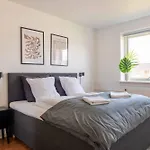 Cozy Near Metro דירה *