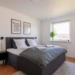 Cozy Near Metro