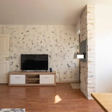 Cozy Near Metro Apartament