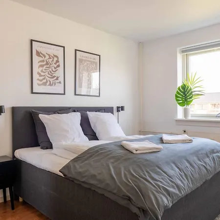 Cozy Near Metro Apartment *
